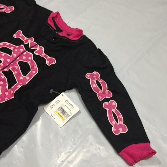 Skeleton baby 6-9 months BLACK footed zip outfit, PINK SKELETON hearts, girlie - Picture 4 of 7